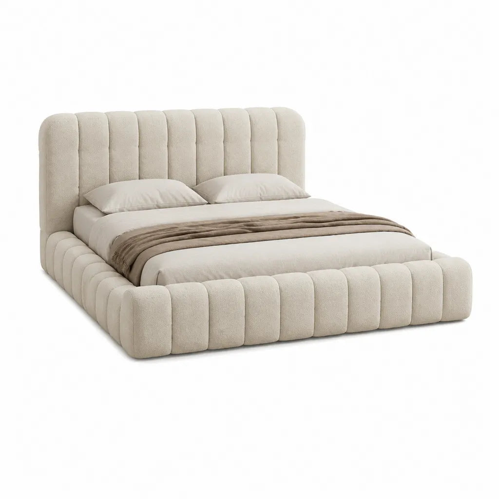 Polsterbett 180 x 200 cm mit hohem Kopfteil aus Polyester Bouclé in Creme